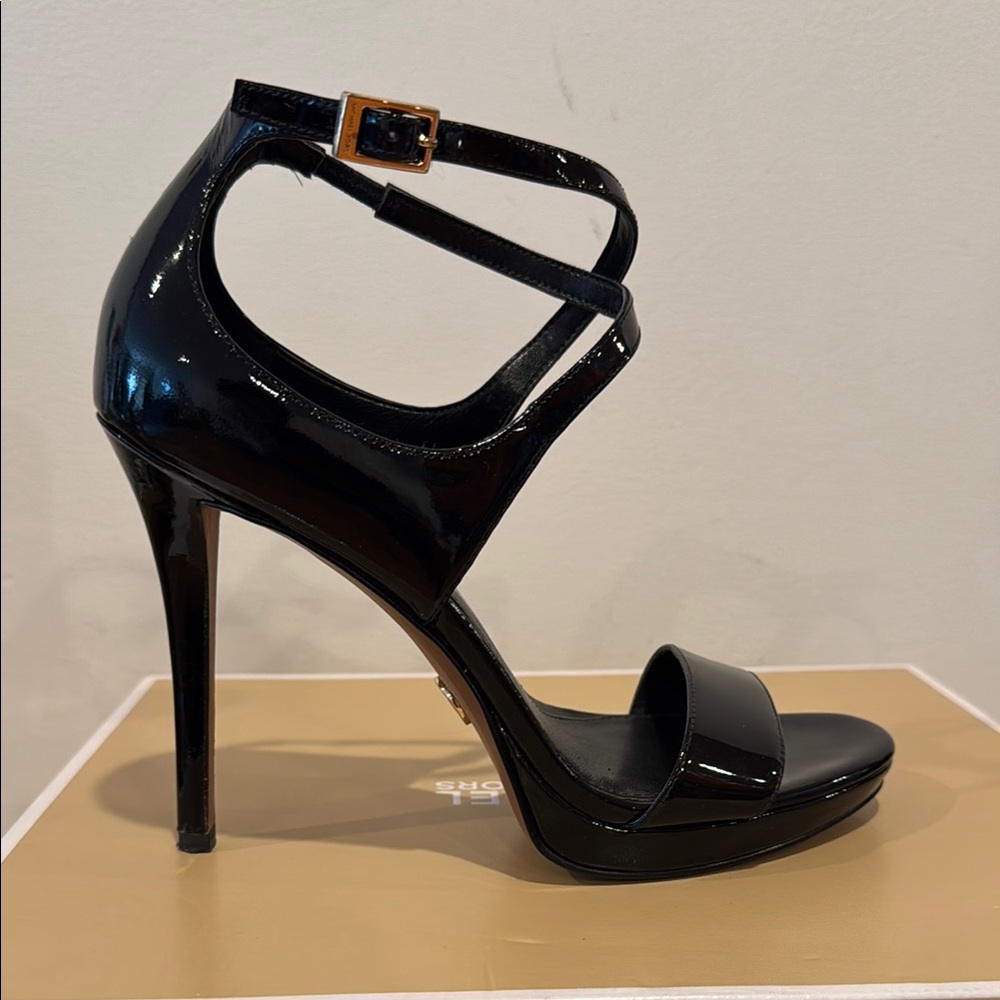 MICHAEL Michael Kors Black Heels with High Stiletto and Multiple Straps